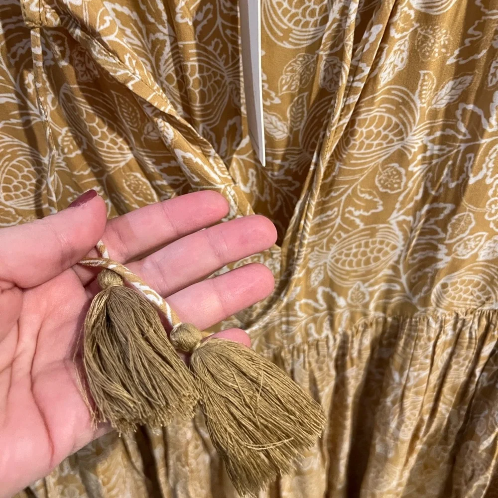 NWT Sonmer light weight Women’s mustard Floral dress with big sleeves - Picture 8 of 10